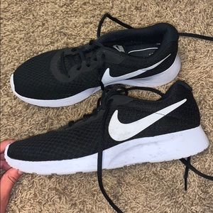 Black nike shoes